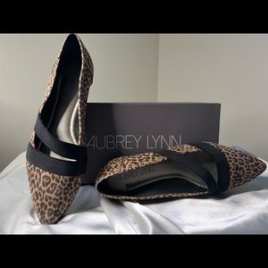 Sleek leopard flats -size (8 1/2 M)